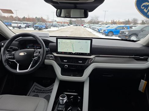 Used 2025 Ford Explorer Platinum w/ LUX Leather Package image 40