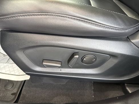 Used 2022 Ford Explorer XLT w/ Equipment Group 202A image 21