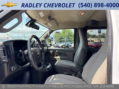 Certified 2024 Chevrolet Express 3500 LT w/ LT Preferred Equipment Group RWD image 3