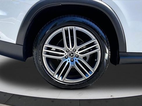 Used 2025 Mercedes-Benz GLS 450 4MATIC image 37