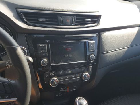 Used 2019 Nissan Rogue SV image 26