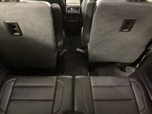 Used 2021 GMC Acadia SLT w/ Technology Package AWD/4WD image 30