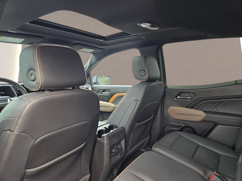 Used 2024 GMC Canyon Denali AWD/4WD image 14