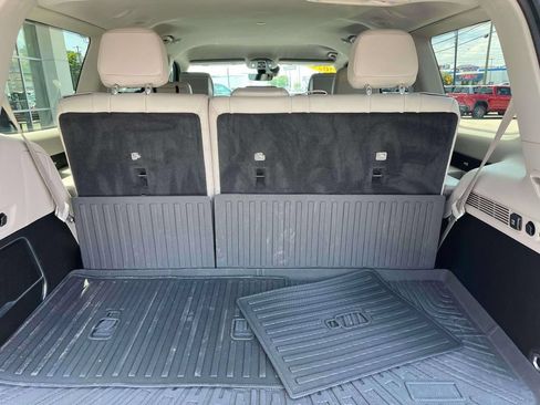 Used 2024 Jeep Wagoneer Series II w/ Flexible Seating Group RWD image 18