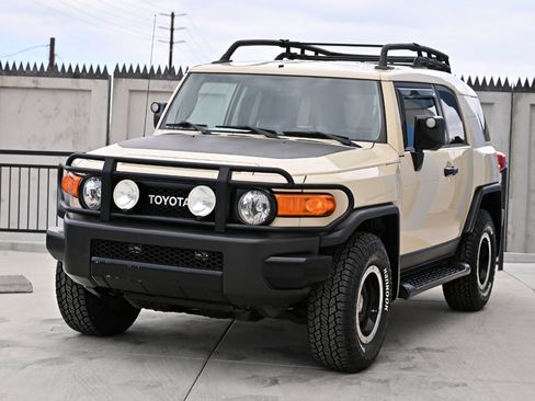 Used 2010 Toyota FJ Cruiser 4WD image 36