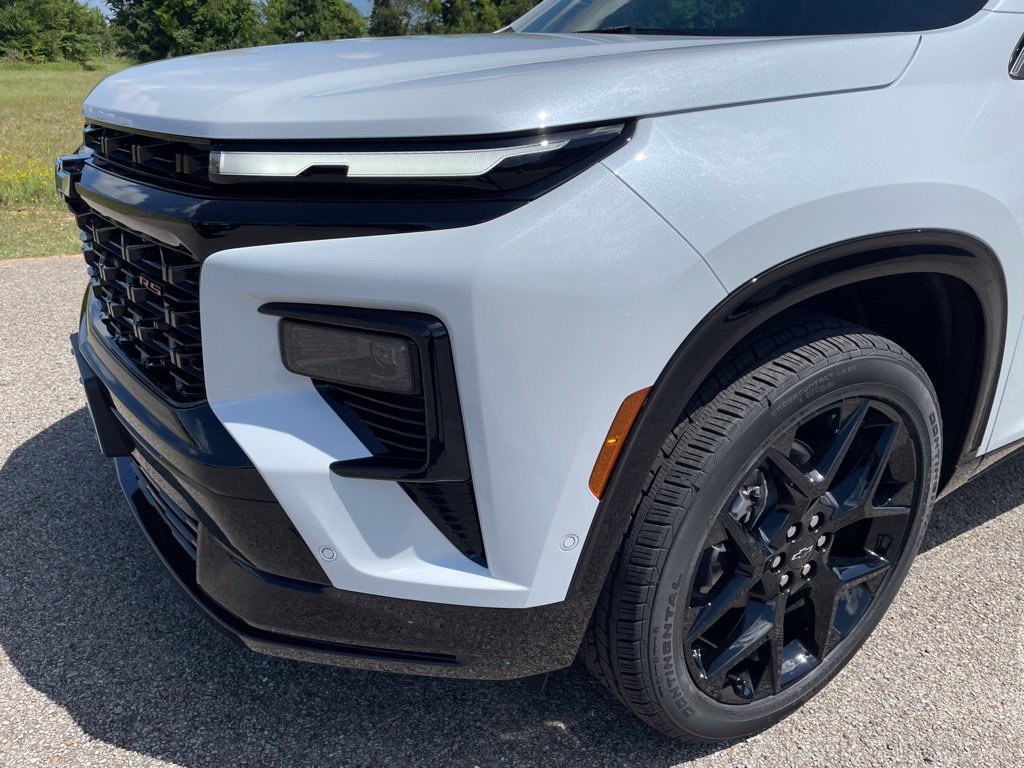 New 2026 Chevrolet Traverse RS w/ LPO, Floor Liner Package FWD image 11