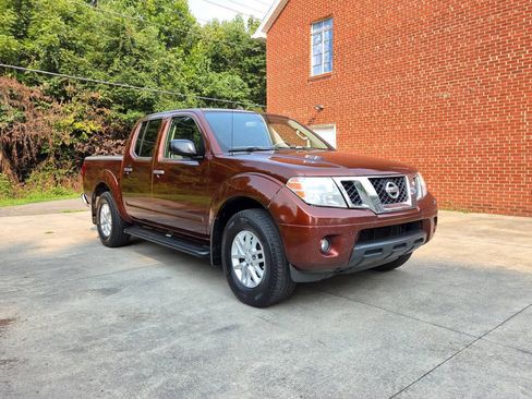 Used 2016 Nissan Frontier SV AWD/4WD image 3