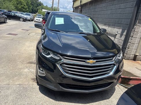 Used 2020 Chevrolet Equinox LS w/ LS Convenience Package FWD image 4