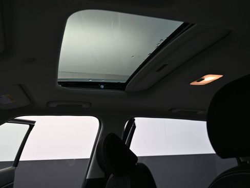 Certified 2025 Hyundai Venue SEL image 15