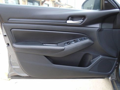 Used 2024 Nissan Altima 2.5 SV FWD image 28