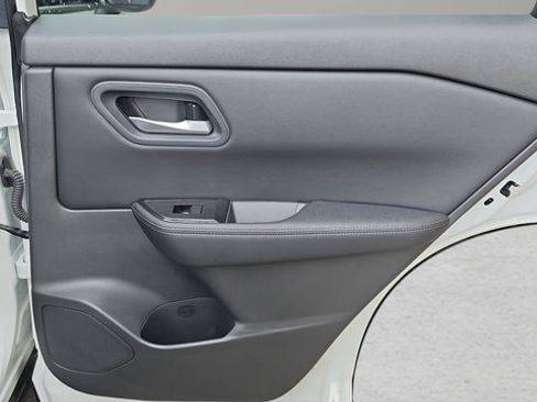 Certified 2026 Nissan Rogue SV FWD image 28