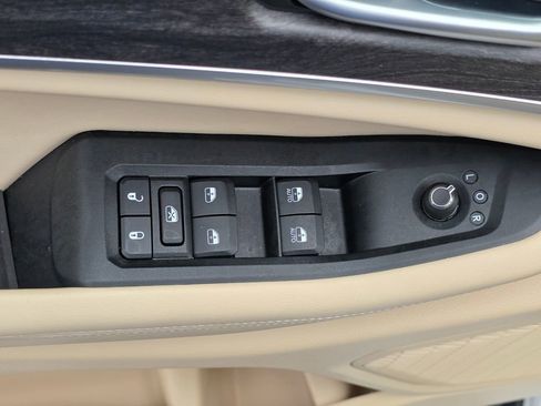 Used 2024 Jeep Grand Cherokee L Limited w/ Black Appearance Package image 14