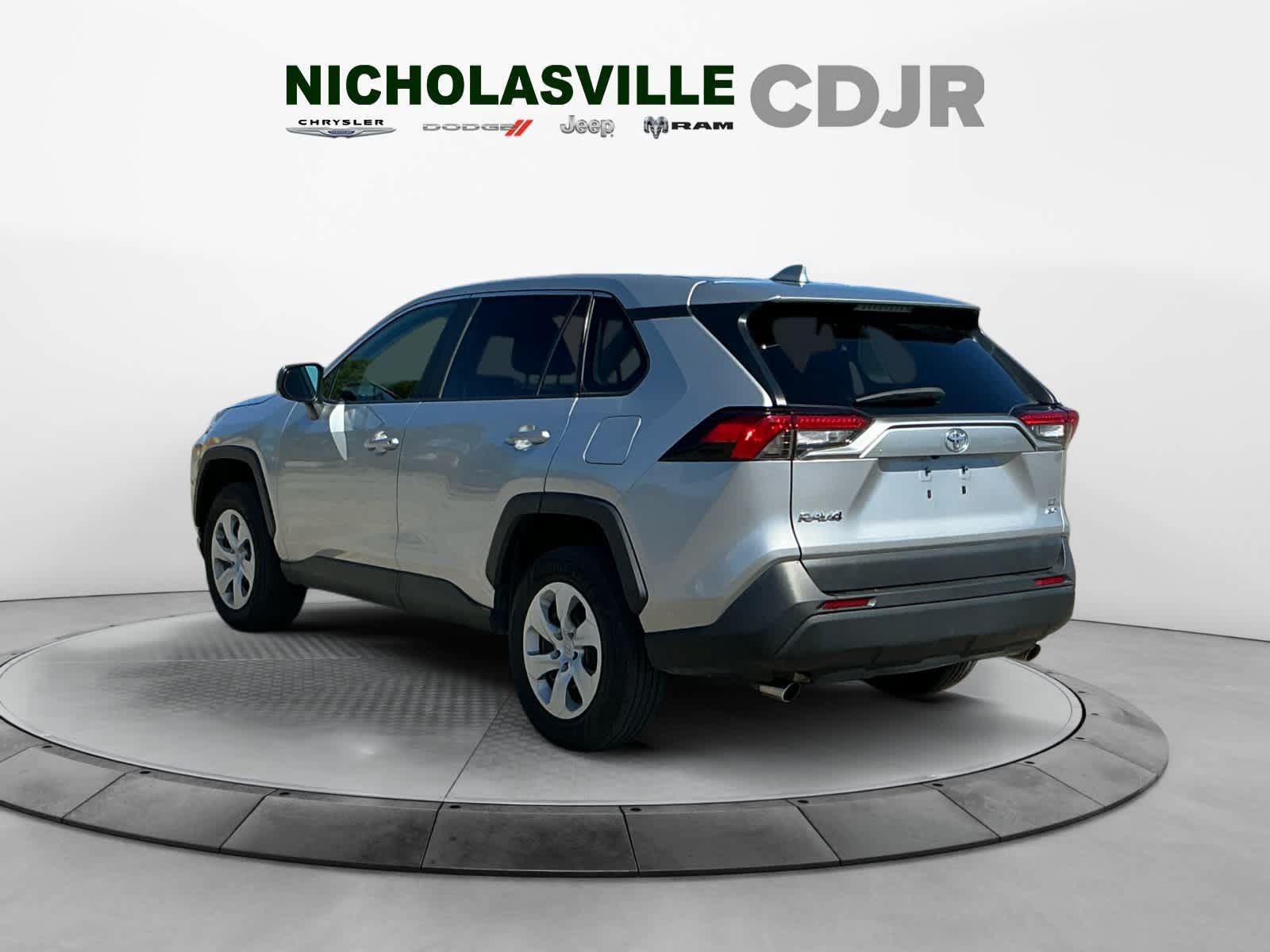 Used 2024 Toyota RAV4 LE AWD/4WD image 3