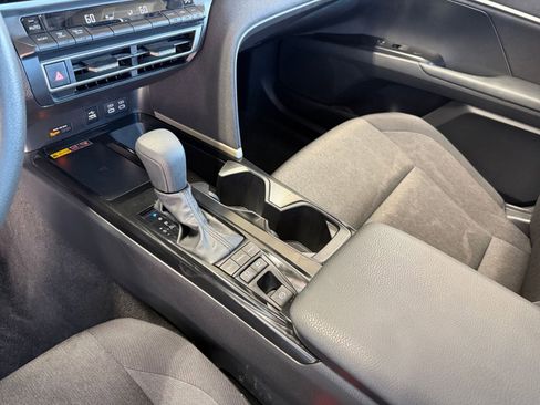 Used 2025 Toyota Camry LE image 40