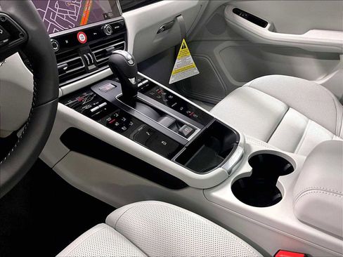 New 2026 Porsche Macan image 17