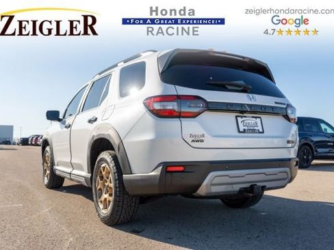 Used 2024 Honda Pilot TrailSport image 5