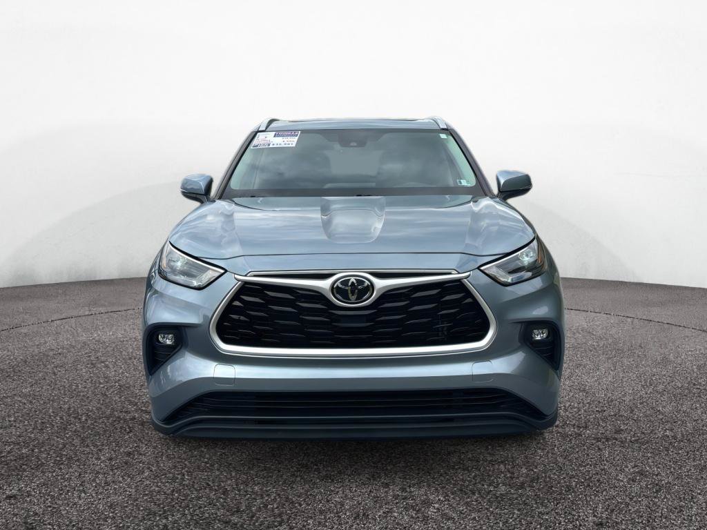 Used 2022 Toyota Highlander XLE AWD/4WD image 8