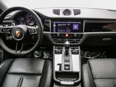 Certified 2025 Porsche Macan AWD/4WD image 16
