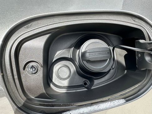 Used 2025 Porsche Cayenne GTS image 38