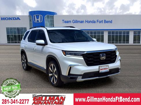 Used 2025 Honda Pilot Touring image 1