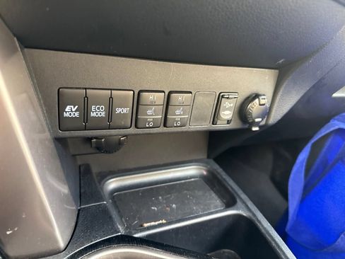 Used 2016 Toyota RAV4 Limited w/ Advanced Technology Package AWD/4WD image 26