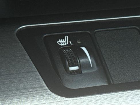 Used 2012 Toyota Camry SE w/ Leather Pkg image 17