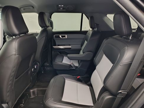 Used 2023 Ford Explorer XLT w/ Equipment Group 202A image 25