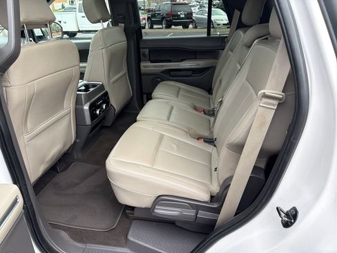 Used 2019 Ford Expedition XLT w/ Equipment Group 202A AWD/4WD image 39
