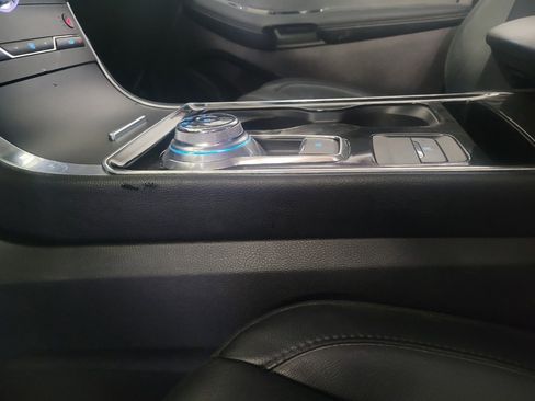 Used 2019 Ford Edge Titanium image 26