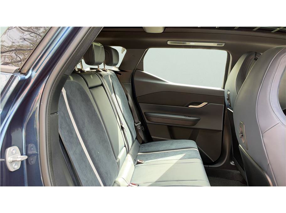 Used 2023 Fisker Ocean Extreme AWD/4WD image 22