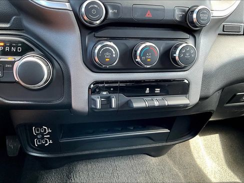 Used 2024 RAM 2500 Big Horn AWD/4WD image 16