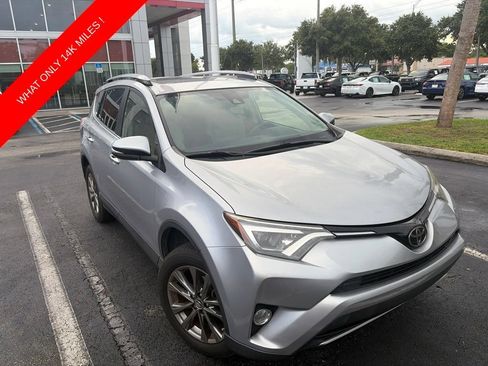 Used 2018 Toyota RAV4 Limited FWD image 1