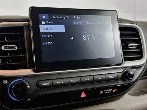 Used 2025 Hyundai Venue SEL FWD image 21