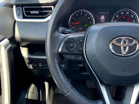 Used 2022 Toyota RAV4 XLE Premium FWD image 24