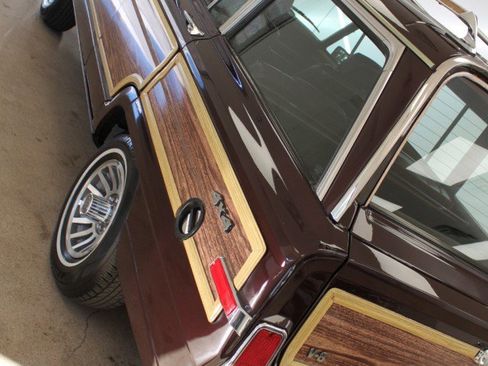 Used 1989 Jeep Grand Wagoneer image 37