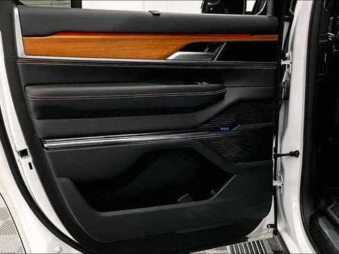 Used 2024 Jeep Grand Wagoneer Series III w/ Rear-Seat Entertainment Group AWD/4WD image 23