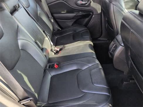 Used 2019 Jeep Cherokee Latitude Plus image 20