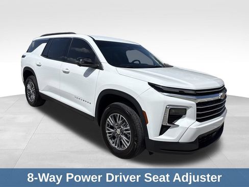 Used 2025 Chevrolet Traverse LT w/ Driver Confidence Package FWD image 8