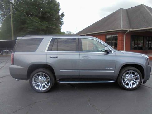 Used 2019 GMC Yukon SLT w/ Premium Edition image 2