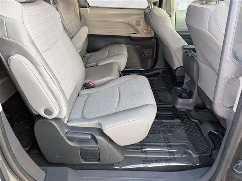 Used 2024 Toyota Sienna LE FWD image 20