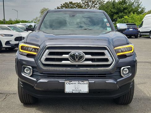 Used 2022 Toyota Tacoma Limited AWD/4WD image 2