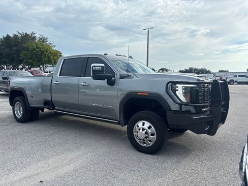 Used 2026 GMC Sierra 3500 Denali Ultimate AWD/4WD image 3