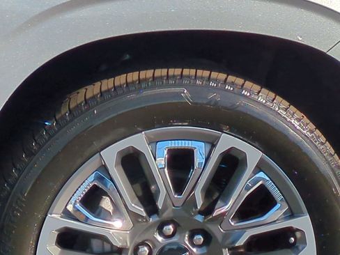 Used 2023 GMC Yukon XL Denali Ultimate image 11