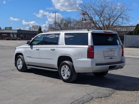 Used 2019 Chevrolet Suburban LT image 9