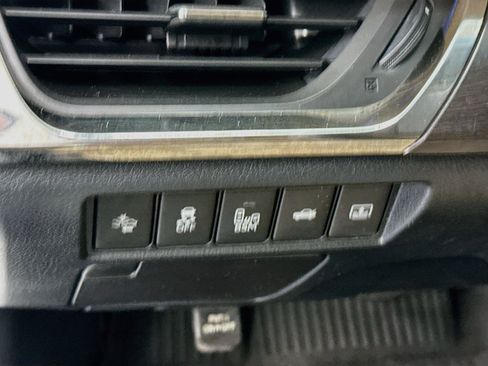Used 2018 Toyota Avalon Limited w/ All Weather Liner Package FWD image 17