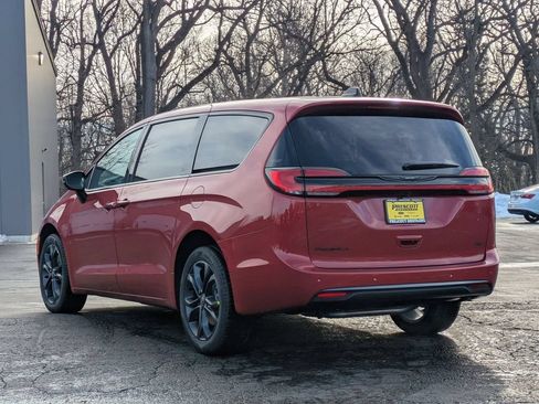 New 2026 Chrysler Pacifica Select AWD/4WD image 5
