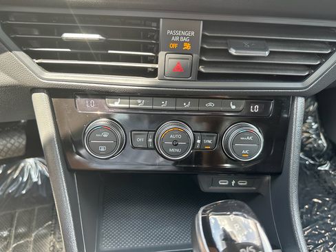 Used 2024 Volkswagen Jetta SE image 12