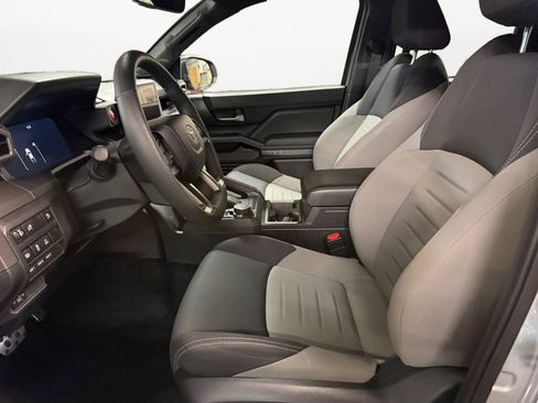 Used 2025 Toyota Tacoma TRD Sport w/ TRD Sport Upgrade Package image 11