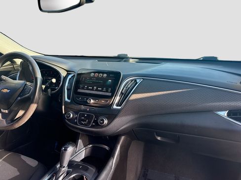 Used 2018 Chevrolet Malibu LT image 28