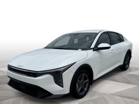 Used 2025 Kia K4 FWD image 1
